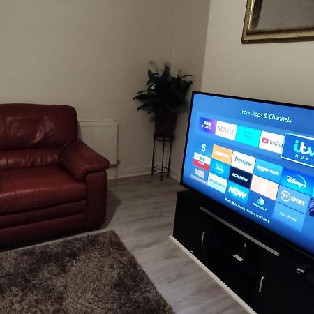Cheerful 2-Bedroom Home With Off Street Parking Blackpool Exterior foto