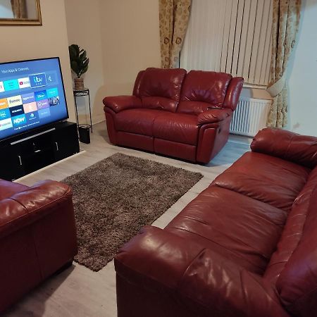 Cheerful 2-Bedroom Home With Off Street Parking Blackpool Exterior foto