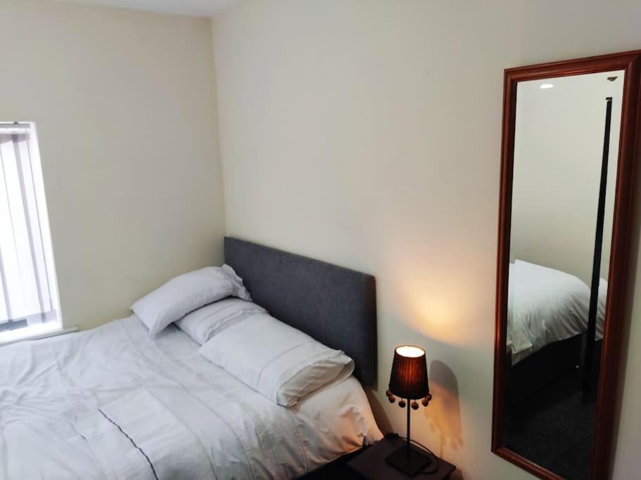 Cheerful 2-Bedroom Home With Off Street Parking Blackpool Exterior foto