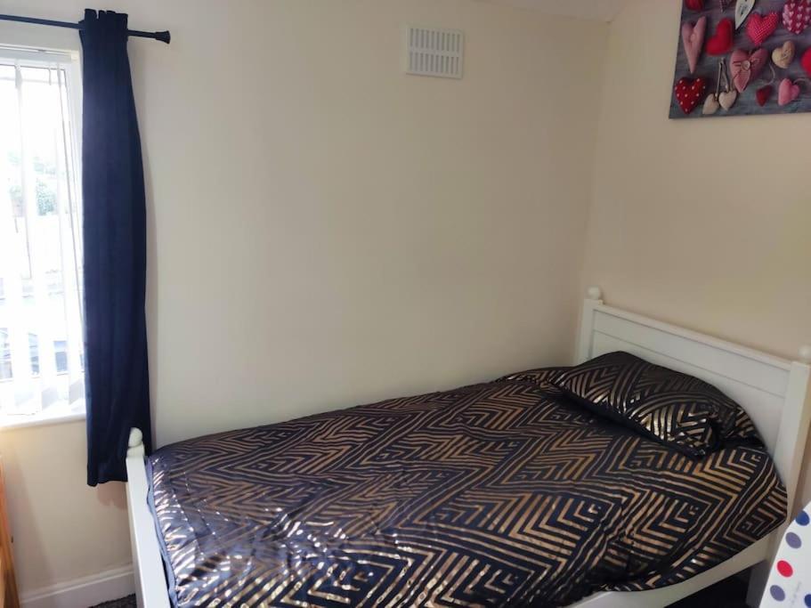Cheerful 2-Bedroom Home With Off Street Parking Blackpool Exterior foto