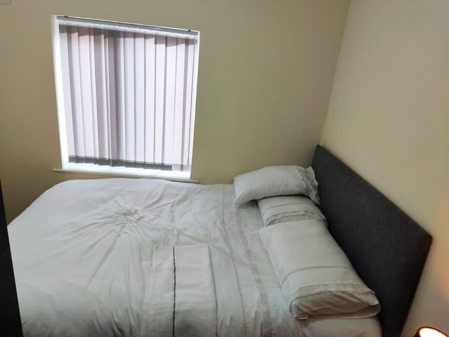 Cheerful 2-Bedroom Home With Off Street Parking Blackpool Exterior foto