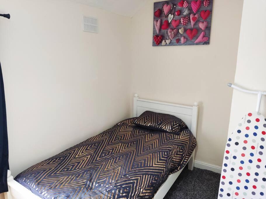 Cheerful 2-Bedroom Home With Off Street Parking Blackpool Exterior foto
