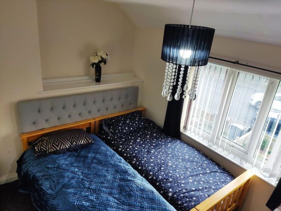 Cheerful 2-Bedroom Home With Off Street Parking Blackpool Exterior foto