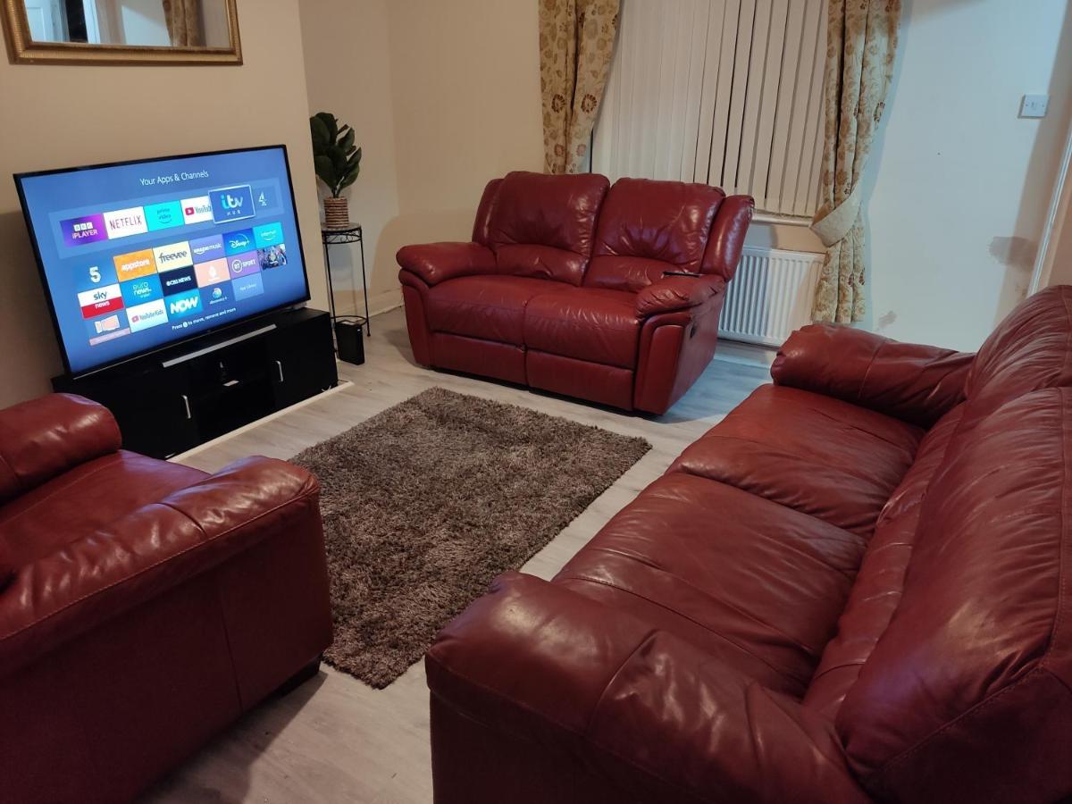Cheerful 2-Bedroom Home With Off Street Parking Blackpool Exterior foto