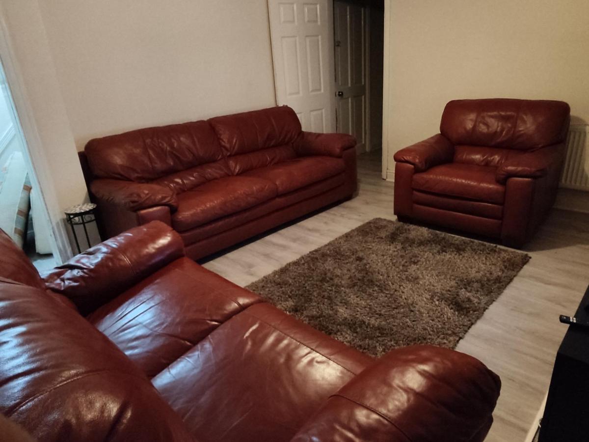 Cheerful 2-Bedroom Home With Off Street Parking Blackpool Exterior foto