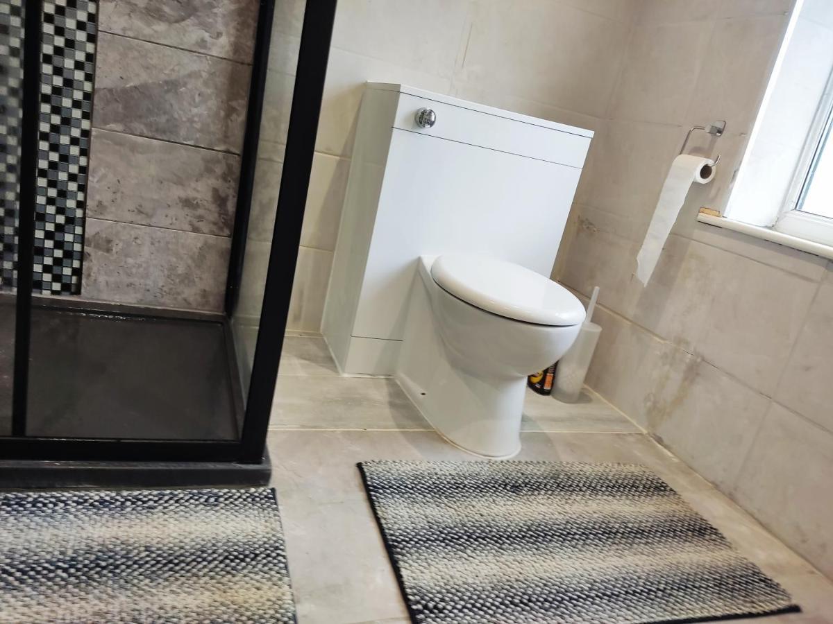 Cheerful 2-Bedroom Home With Off Street Parking Blackpool Exterior foto